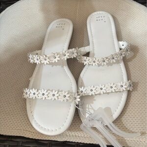 Women’s cute white flower sandals
